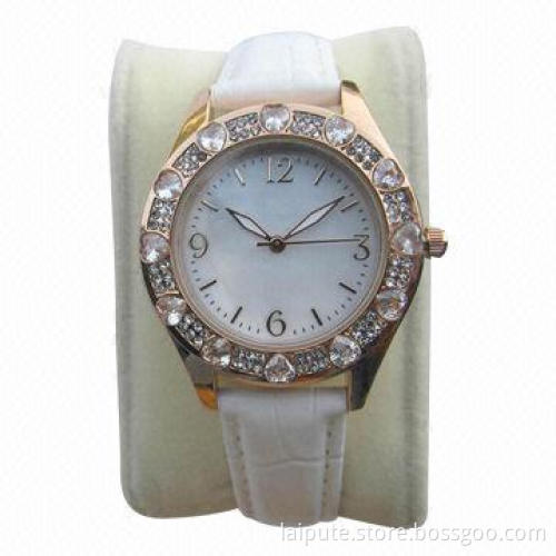 2014 Vogue White Stylish Omax Diamond Women's Watch with Diamonds Case and Genuine Leather Strap